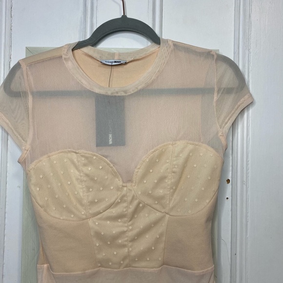 Fashion nova Medium nude bodysuit  with tags m - Picture 2 of 4